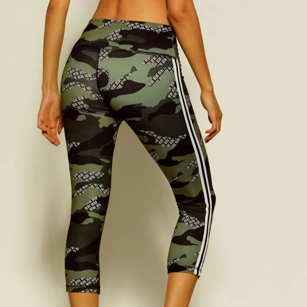 Bebe Sport camo spell out capri leggings size XL